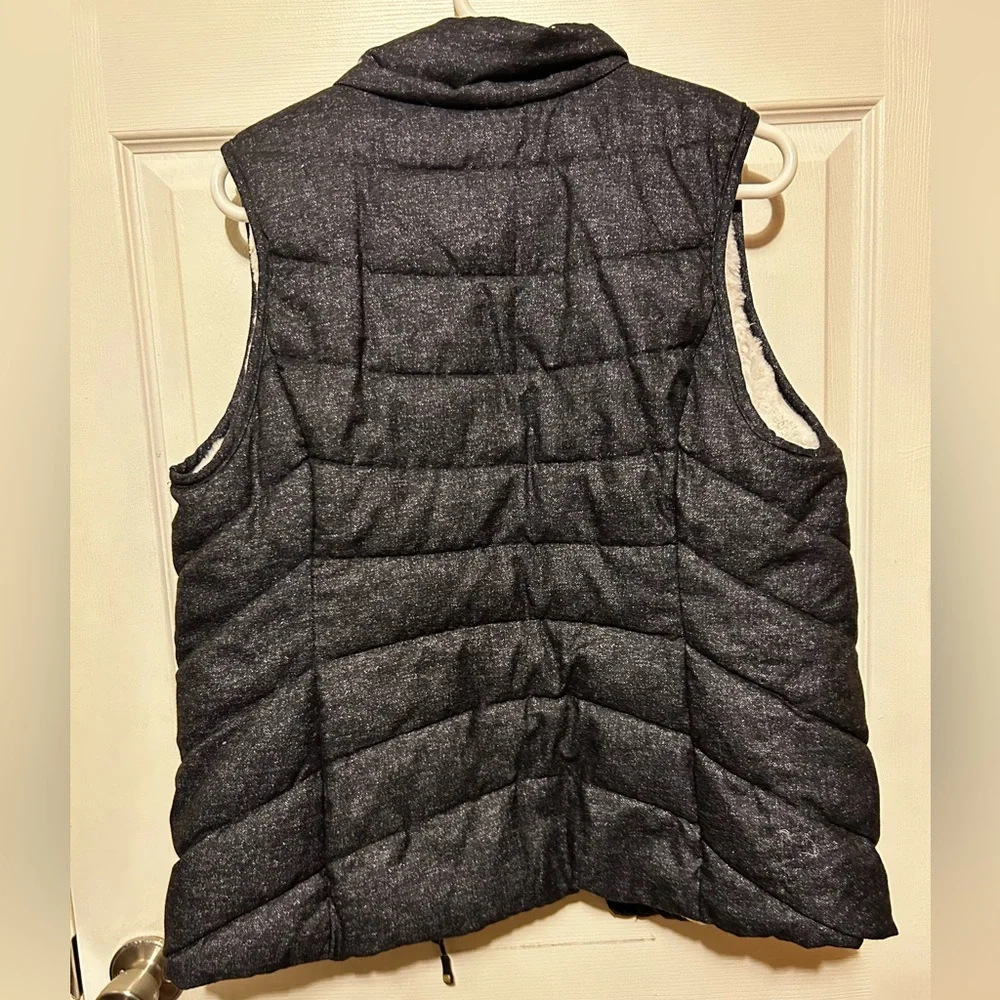 Green Tea Women's Puffer Vest - Picture 3 of 3